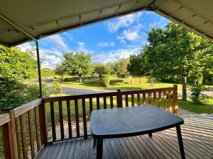 Campings Camping Onlycamp Pierre & Sources : photos des chambres