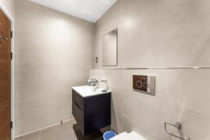 Designer Apartment in Central Lincoln - Sleeps 8