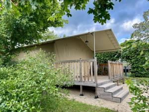 Campings Camping Onlycamp Pierre & Sources : Tente