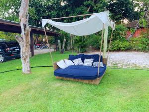 Apartamento Amplo com Varanda Aconchegante - 10 Min a Pé da Vila de Praia do Forte