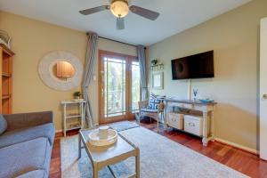 Chic Peaceful Retreat 16 Mi to Beaches and Wineries!