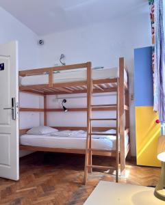 Bed in 4-Bed Mixed Dormitory Room room in Centrum House Hostel