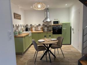 Maisons de vacances Gite a 10 min de Dinan avec bain nordique privatif : photos des chambres