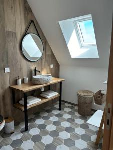 Maisons de vacances Gite a 10 min de Dinan avec bain nordique privatif : photos des chambres