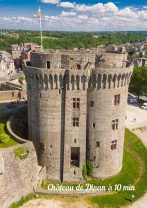 Maisons de vacances Gite a 10 min de Dinan avec bain nordique privatif : photos des chambres