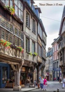 Maisons de vacances Gite a 10 min de Dinan avec bain nordique privatif : photos des chambres