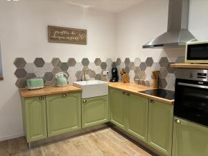 Maisons de vacances Gite a 10 min de Dinan avec bain nordique privatif : photos des chambres