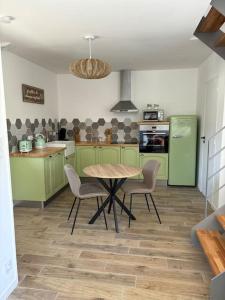 Maisons de vacances Gite a 10 min de Dinan avec bain nordique privatif : photos des chambres