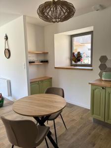 Maisons de vacances Gite a 10 min de Dinan avec bain nordique privatif : photos des chambres