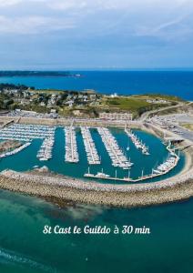 Maisons de vacances Gite a 10 min de Dinan avec bain nordique privatif : photos des chambres