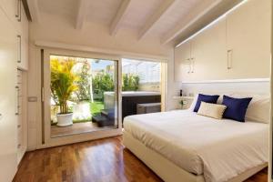 Terrazza con Jacuzzi su Attico Elegante a Cagliari