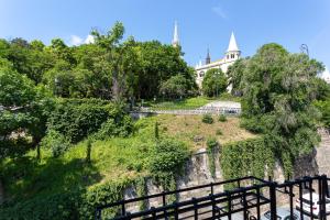Serpentine Apartments at Buda Castle