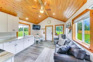 Peaceful Bonners Ferry Cabin w Deck & Mtn Views!