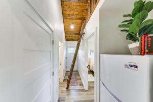 Peaceful Bonners Ferry Cabin w Deck & Mtn Views!