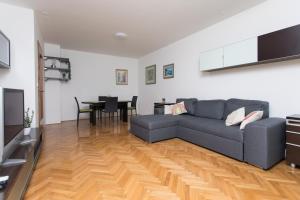 Family apartment with private garage