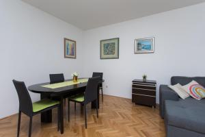 Family apartment with private garage