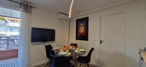 Juan 4 prs, clim, 300m plage, piscine, parking