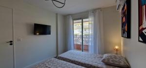 Juan 4 prs, clim, 300m plage, piscine, parking