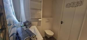 Juan 4 prs, clim, 300m plage, piscine, parking