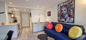 Juan 4 prs, clim, 300m plage, piscine, parking