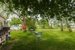 Maisons de vacances Gite les Cigognes : Maison 2 Chambres