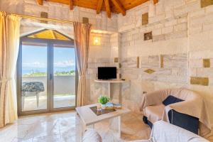 Pacos Resort Luxury Villa 18