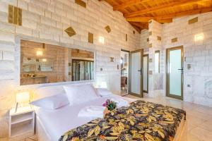 Pacos Resort Luxury Villa 18