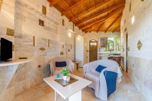 Pacos Resort Luxury Villa 18