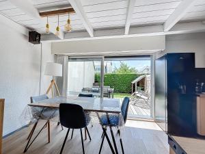 Escapade marine Carnac, Petite Maison toute équipée et confortable, au calme entre plage et ville avec jardinet au sud