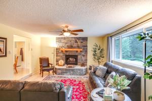 10 Mi to Silverwood: Secluded Getaway!
