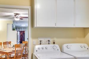 10 Mi to Silverwood: Secluded Getaway!