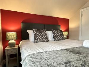 The Prince Albert Pub & Hotel with onsite FREE PARKING 2 minutes from Legoland