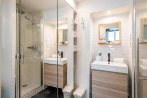 Modern spacious studio only 1 minute away from the Place de la République
