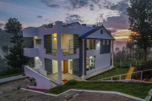 Akshus Nest - 4 BR Villa with Tea Gardens View