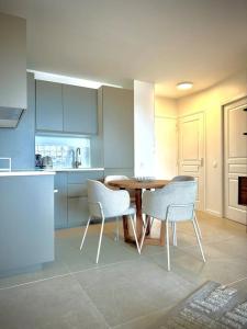 Appartements Vue mer - Refait a neuf - Clim - Parking - 4 personnes : photos des chambres