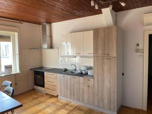 5 bedrooms central apartment