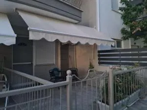 Makis Apartments Touzla - 奥弗里安
