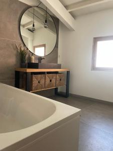 Maison de village avec jacuzzi et garage