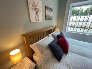 NEW Stunning Central 2 Bed Apartment with parking