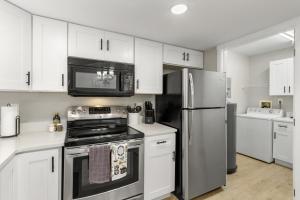 Emerald Escape 0.9 mi to Beach Near Downtown Best for Families