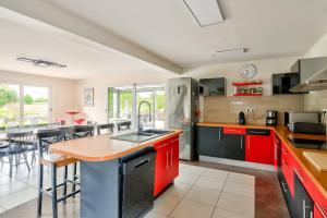 Maisons de vacances Beautiful house with terrace and garden : photos des chambres