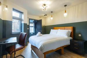 The Black House - Air Host & Stay - 5 Bedrooms