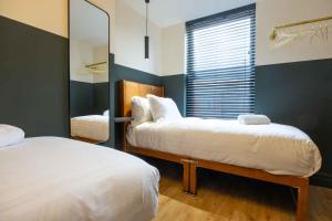 The Black House - Air Host & Stay - 5 Bedrooms