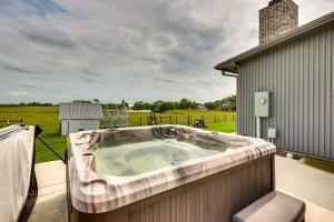 Modern Bryan Farmhouse on 1 Acre with Hot Tub!