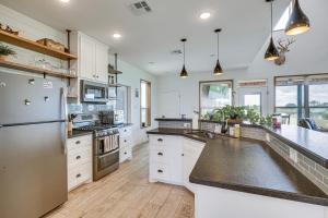 Modern Bryan Farmhouse on 1 Acre with Hot Tub!