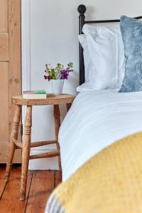 Peony Cottage by Coaste