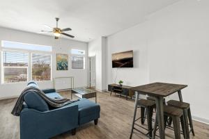 LUX 2B2B with Pool & Parking near the Heart of Austin