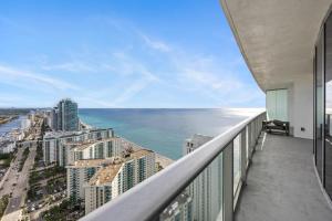 Corner condo, Wraparound Balcony Ocean and City Views at LYFE Resort