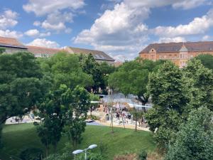 Park View Apartment with Sauna, AC