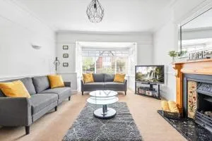 5 Bedroom Large Home for Contractors, Families and Groups - Oadby